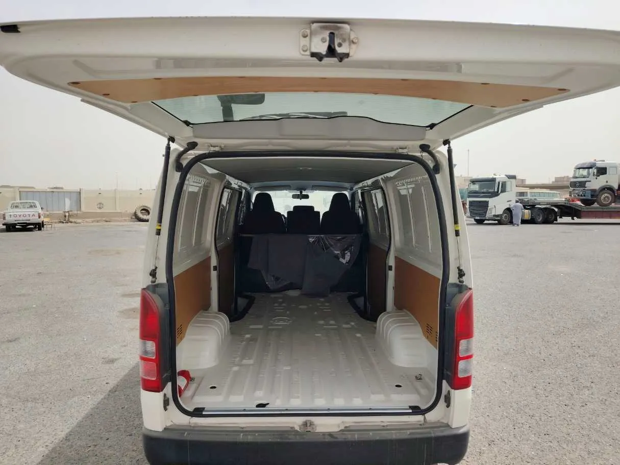 Car image 22