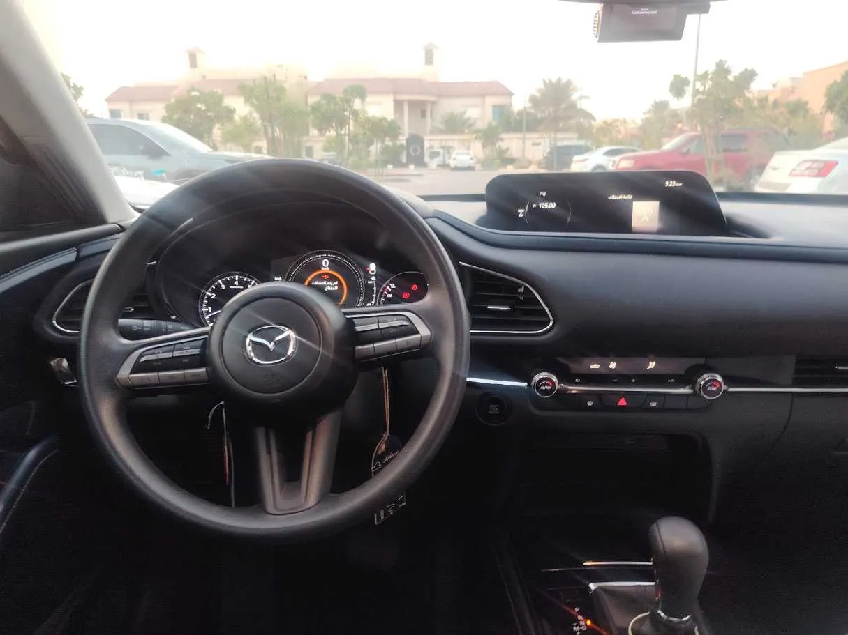 Car image 18