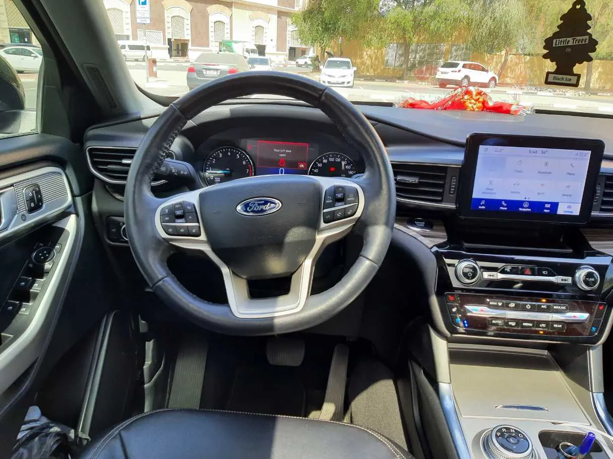 Car image 17