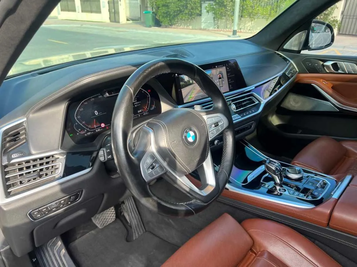 Car image 9
