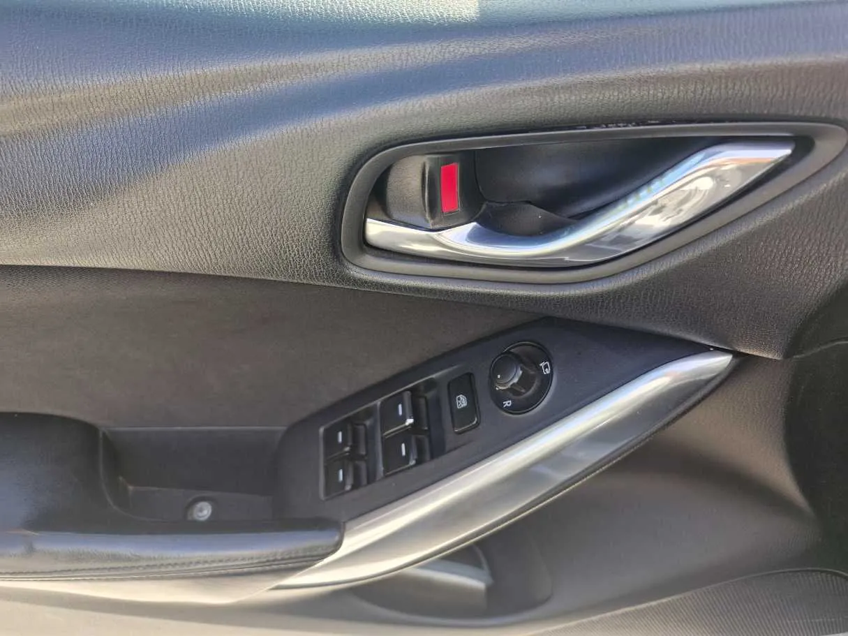 Car image 22