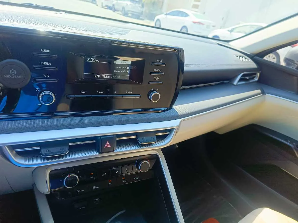 Car image 21