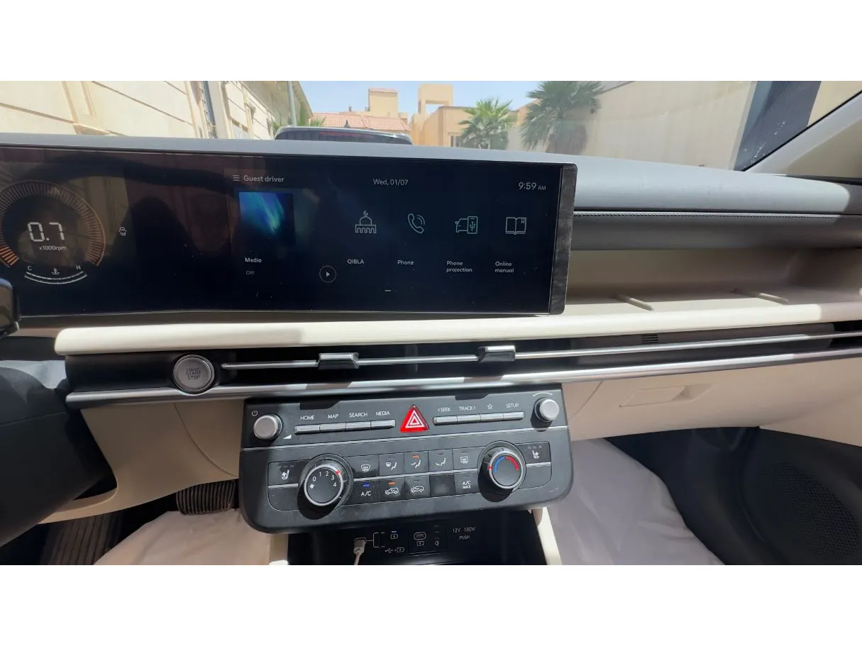 Car image 17