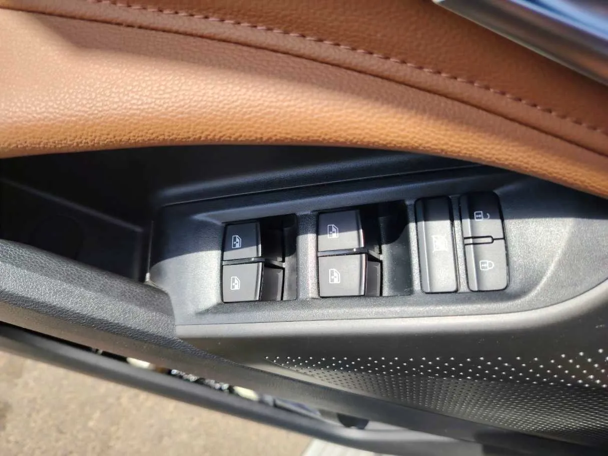 Car image 33
