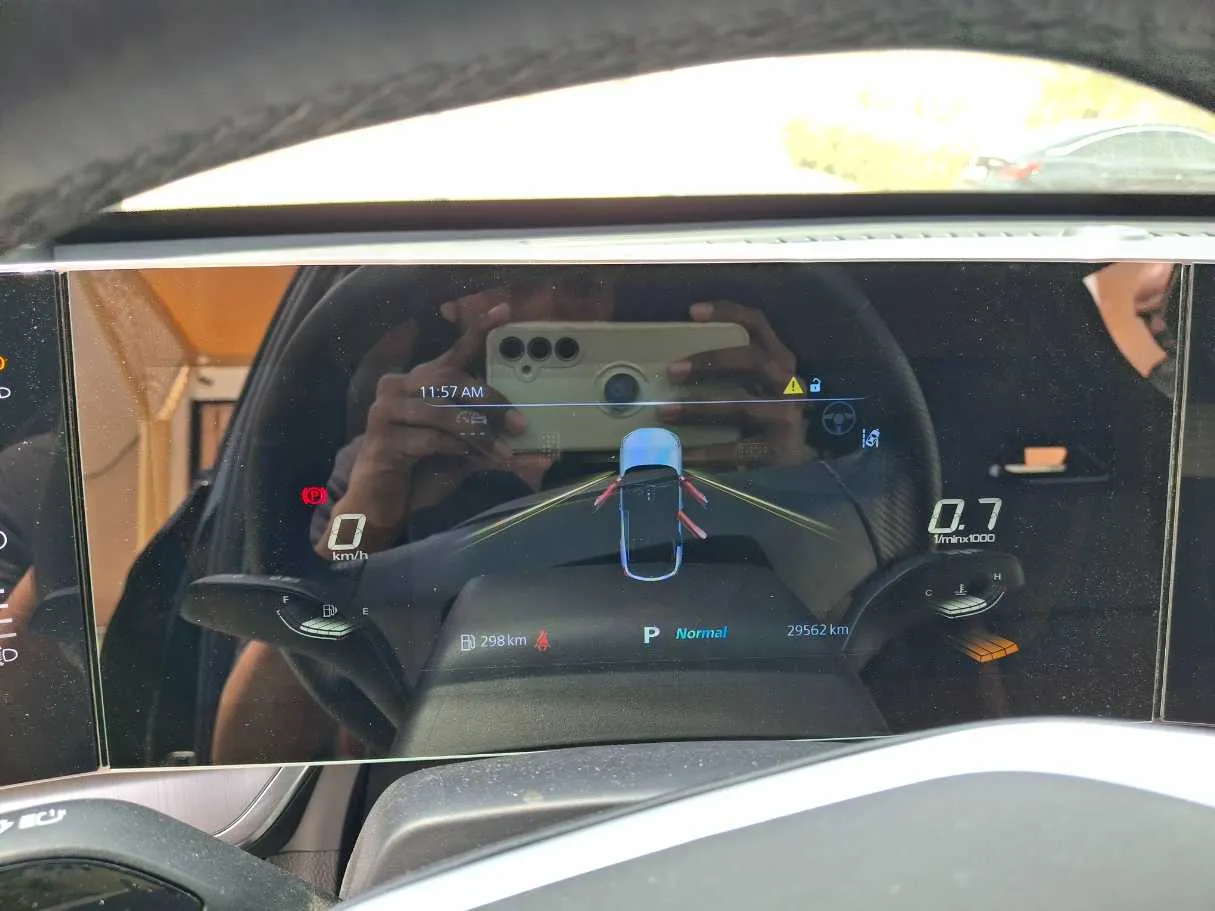 Car image 19