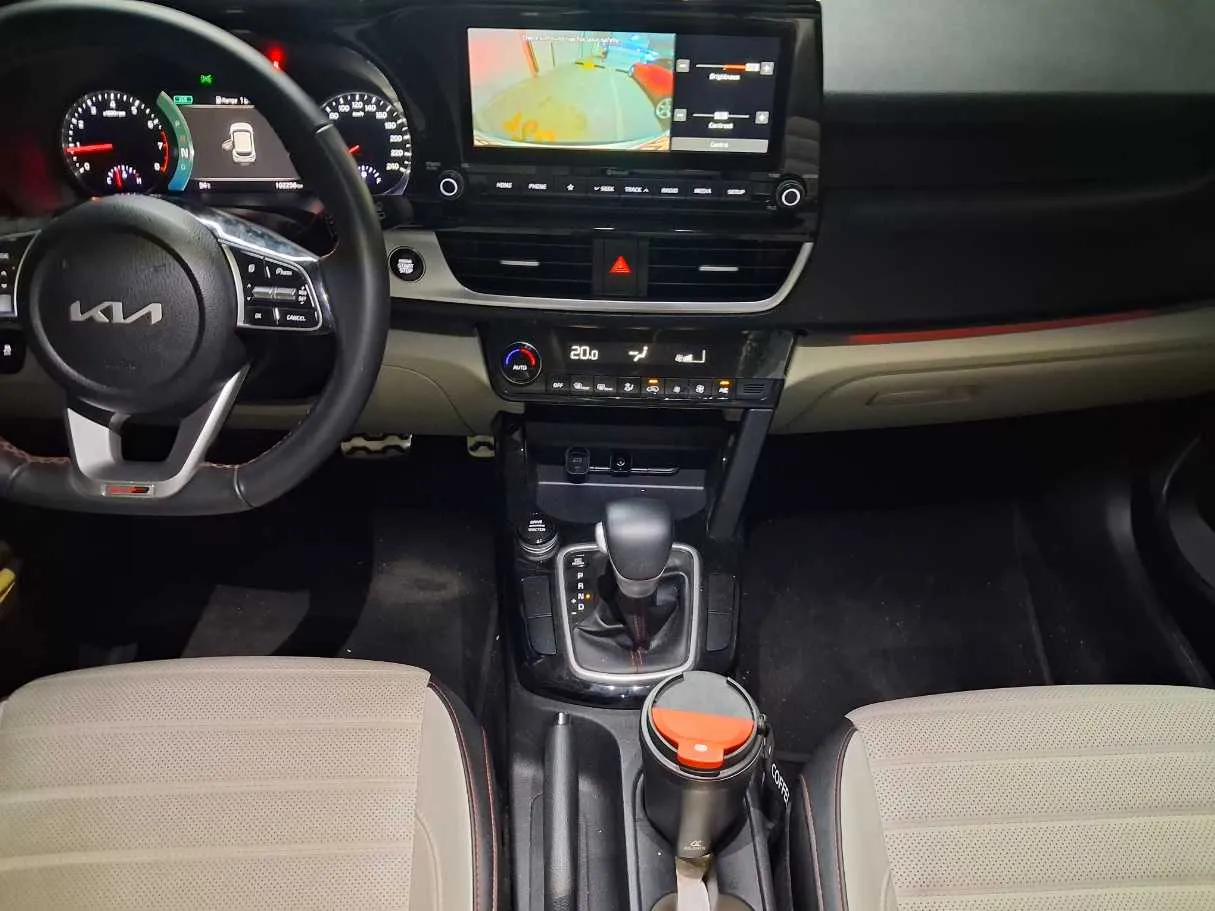 Car image 16