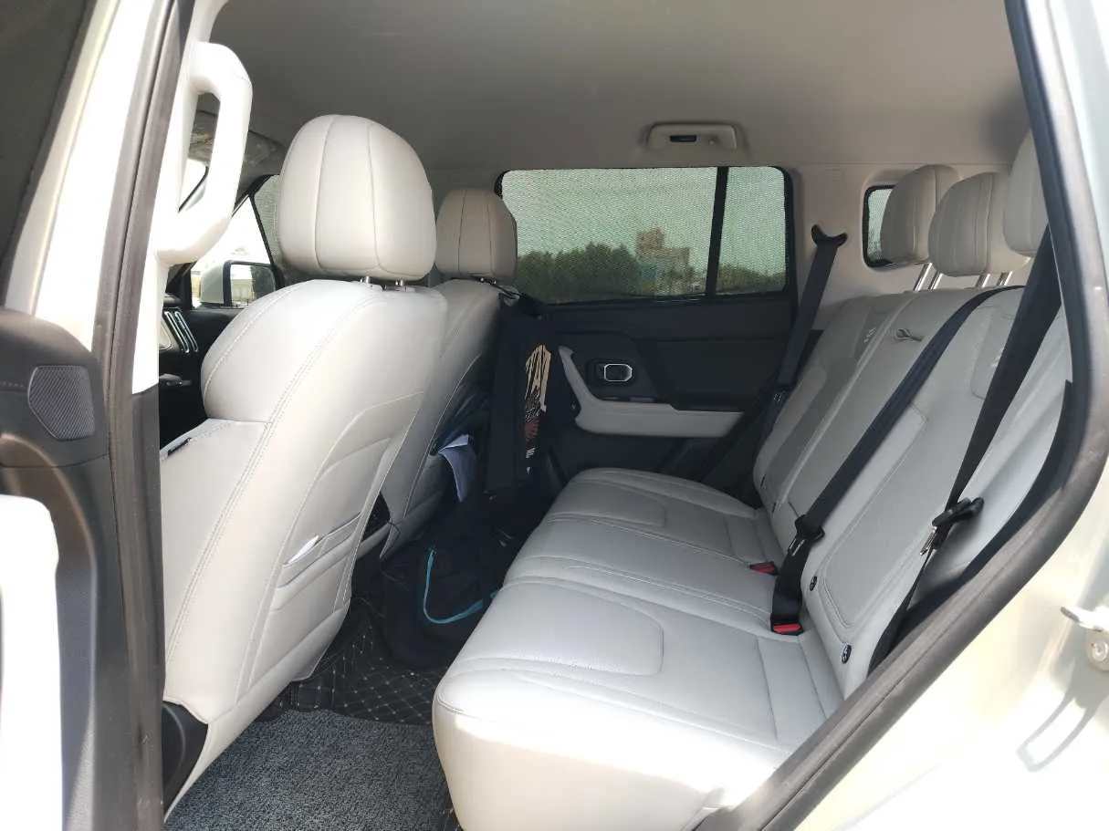 Car image 18