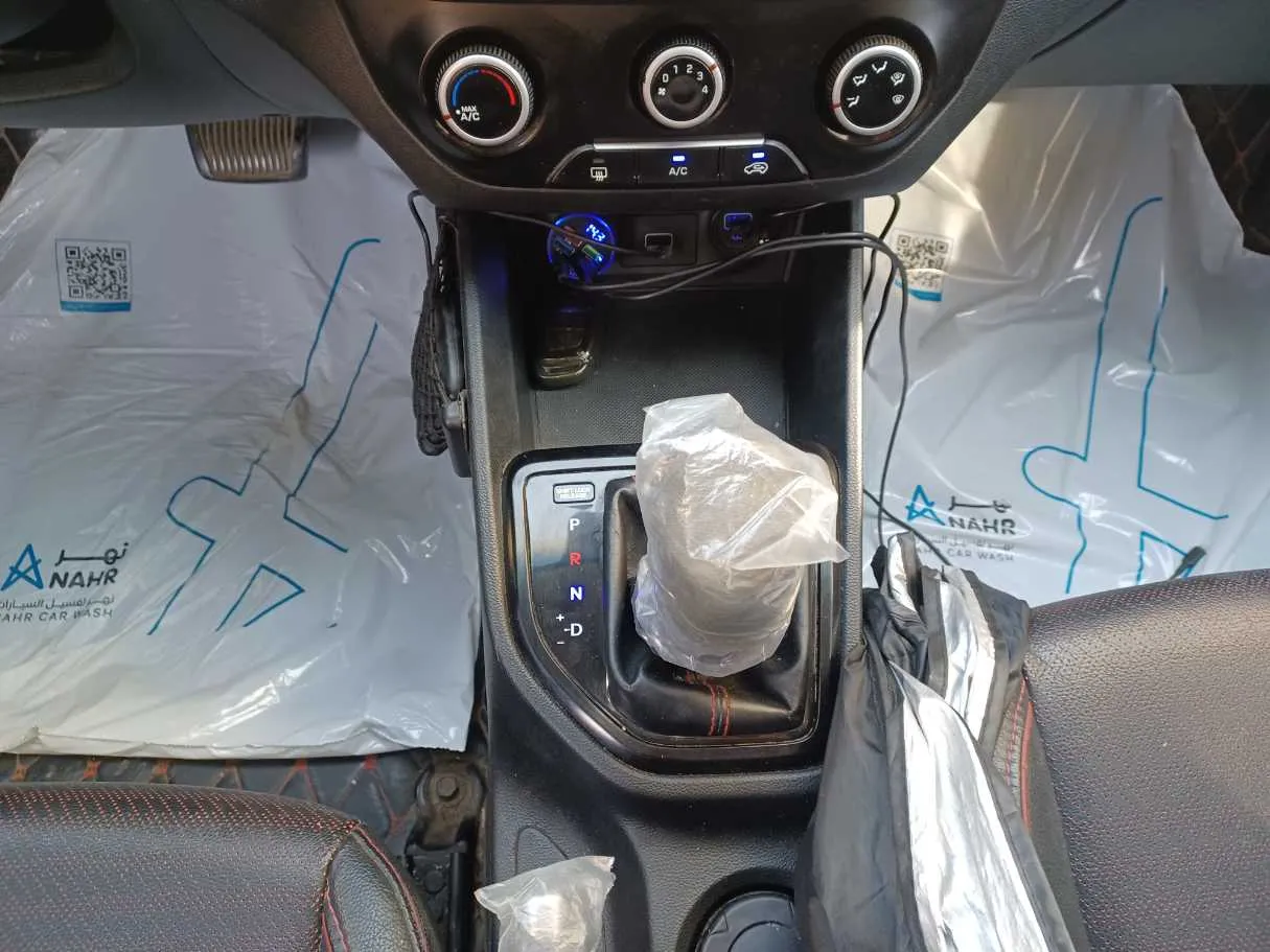 Car image 13