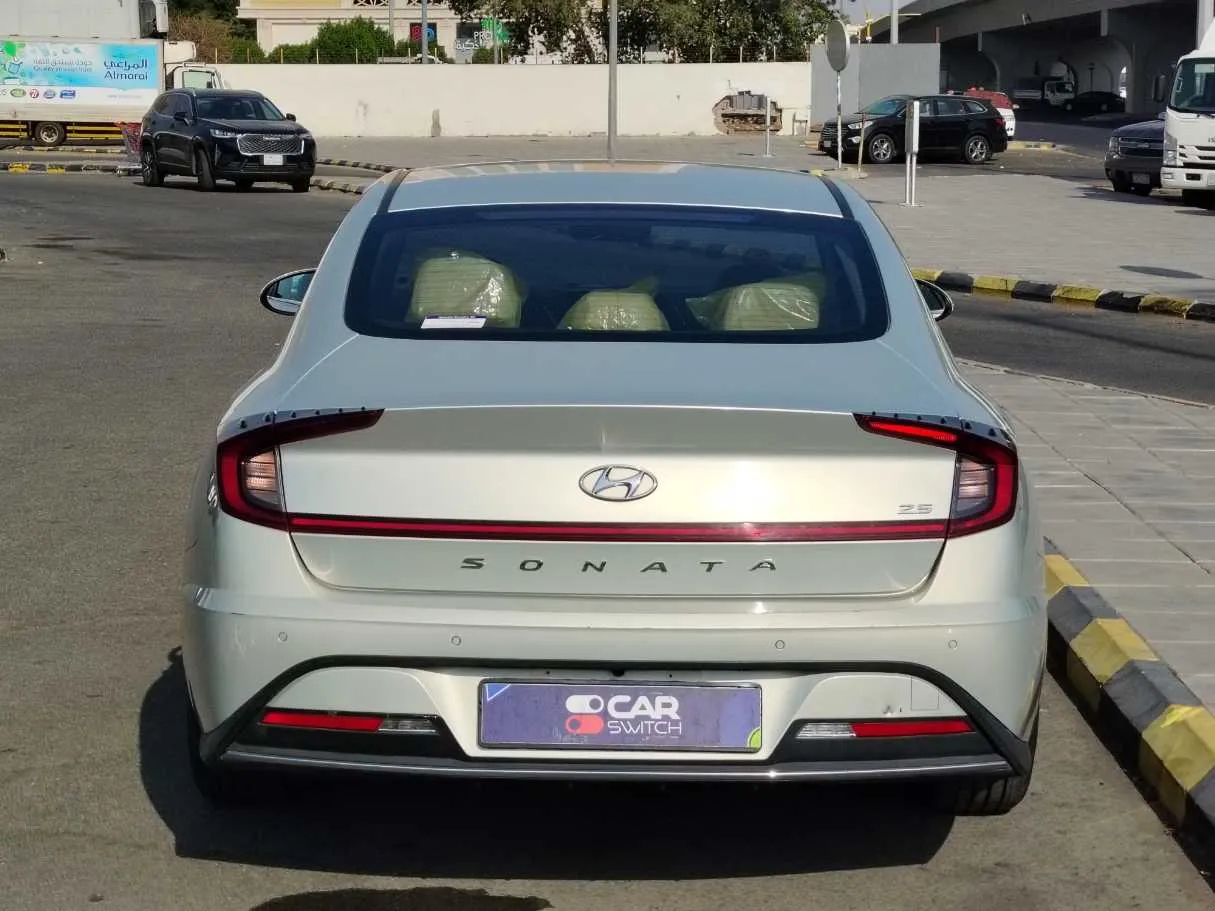 Car image 6
