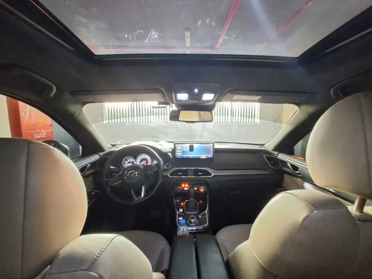 Car image 14