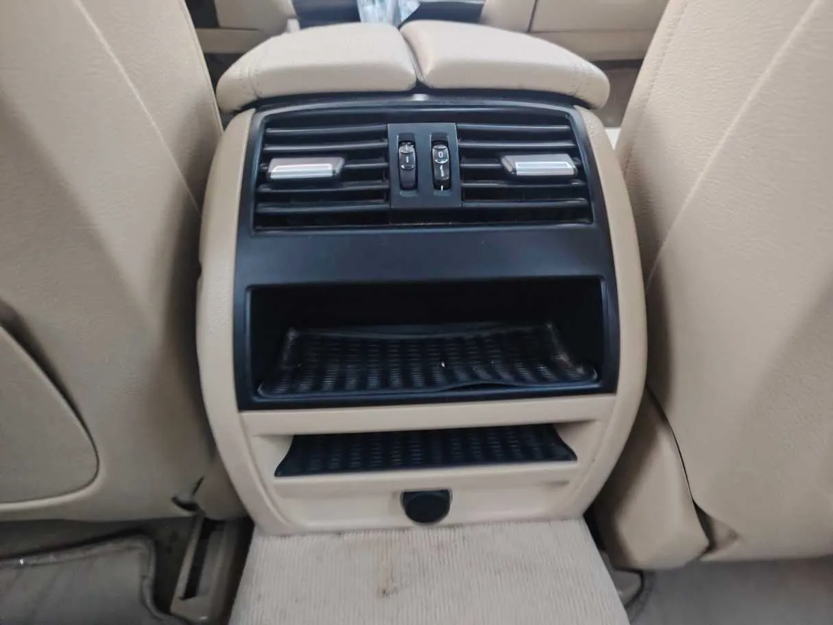 Car image 29