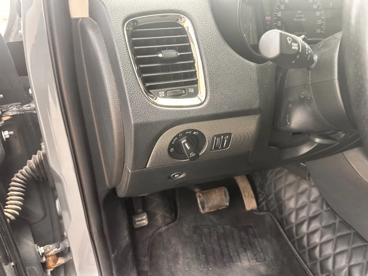 Car image 28