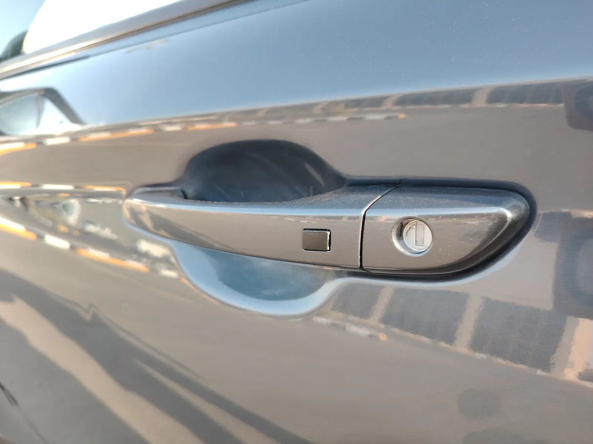 Car image 24