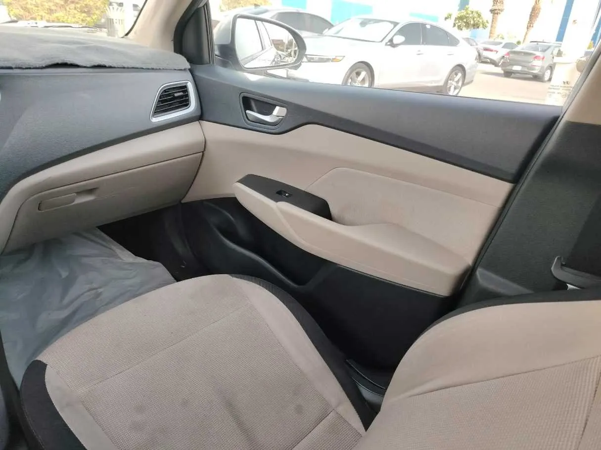 Car image 35