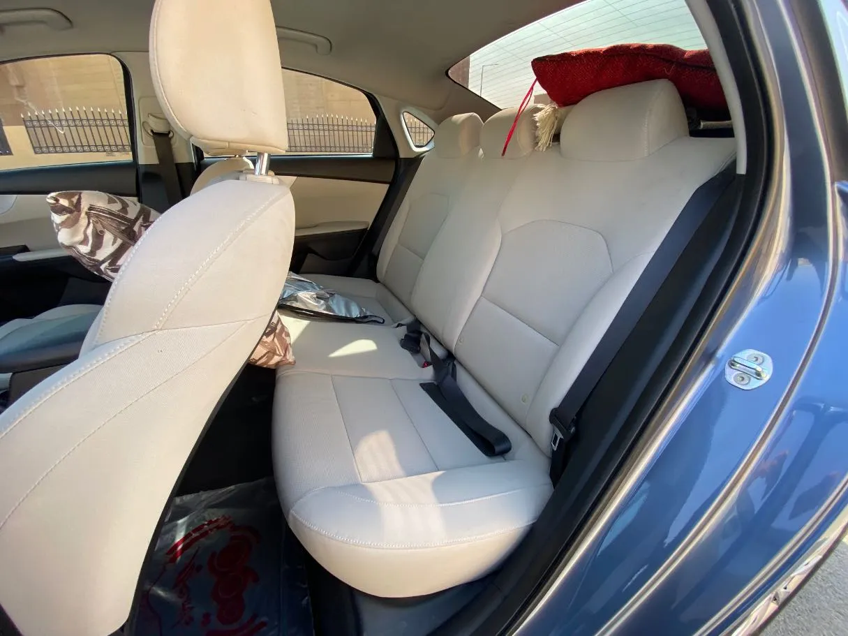 Car image 13