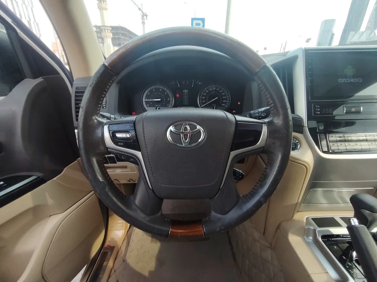 Car image 23
