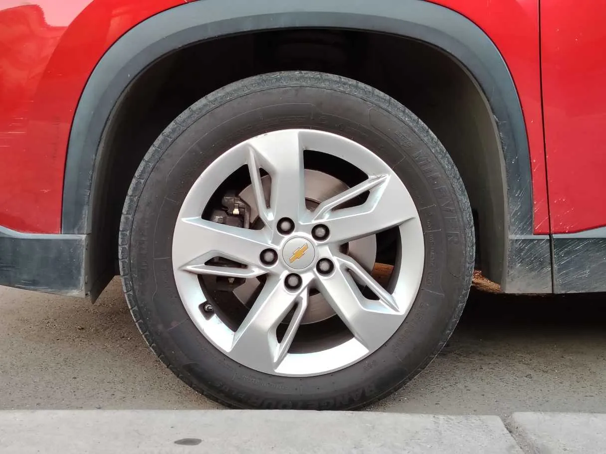 Car image 10