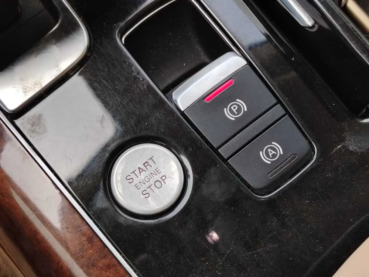 Car image 25