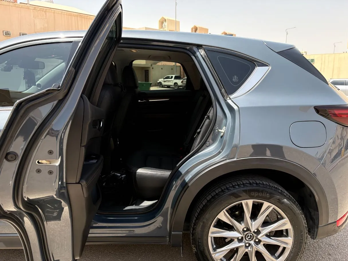Car image 15