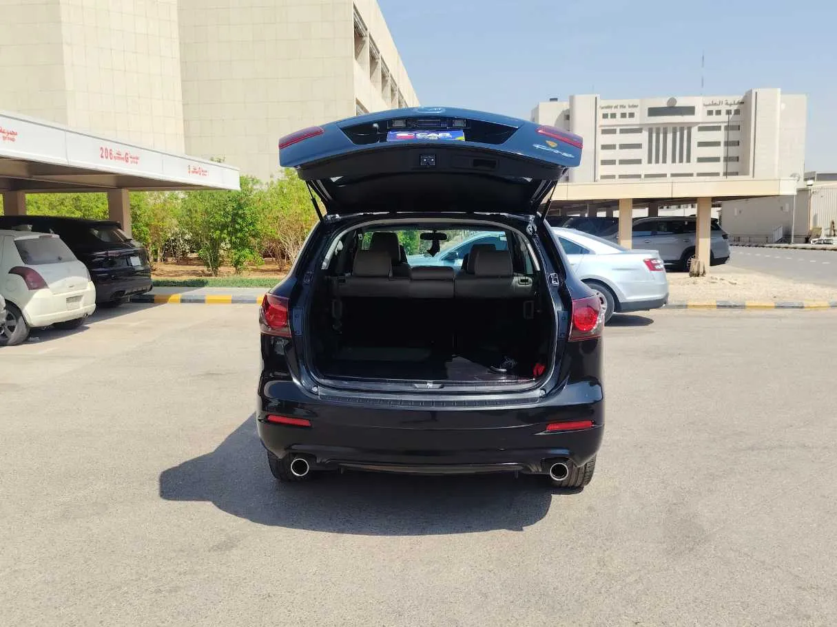 Car image 25