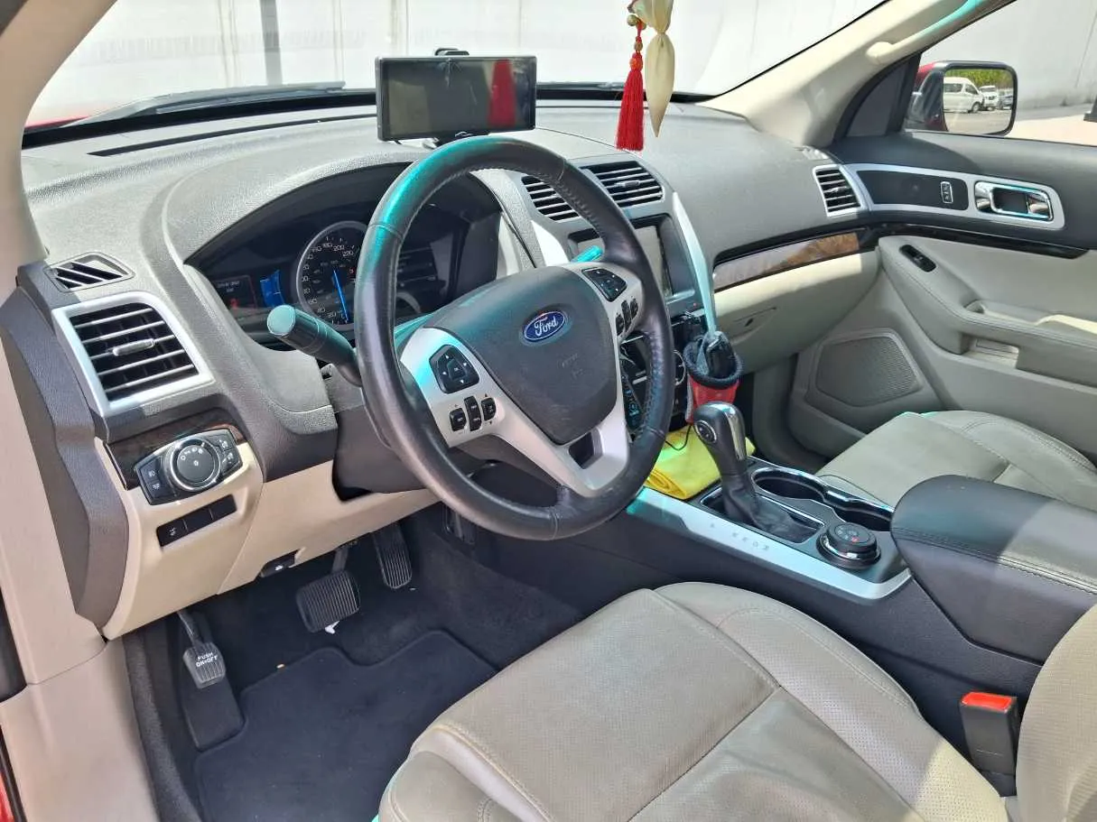 Car image 11