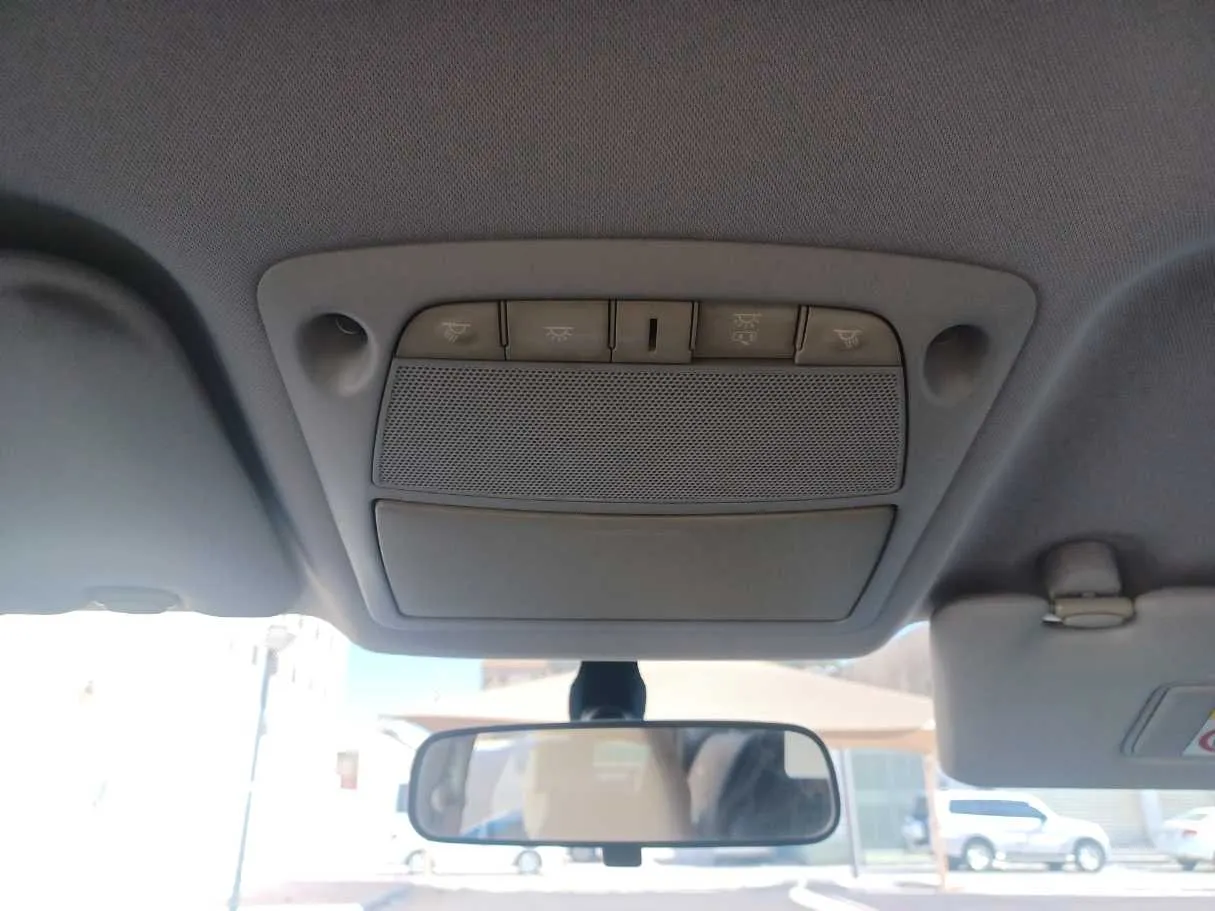 Car image 20