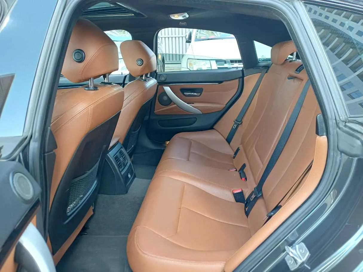 Car image 13