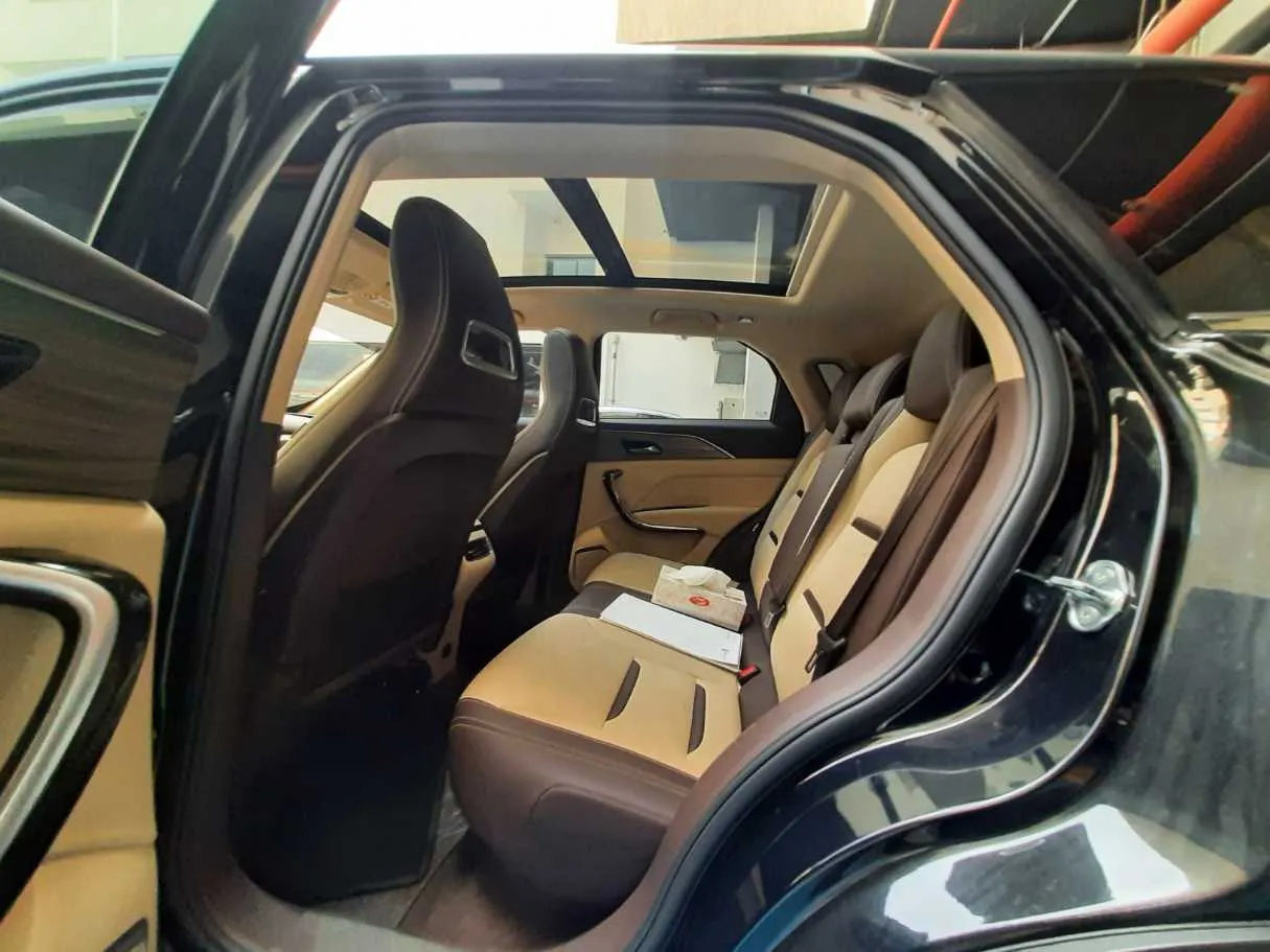 Car image 13