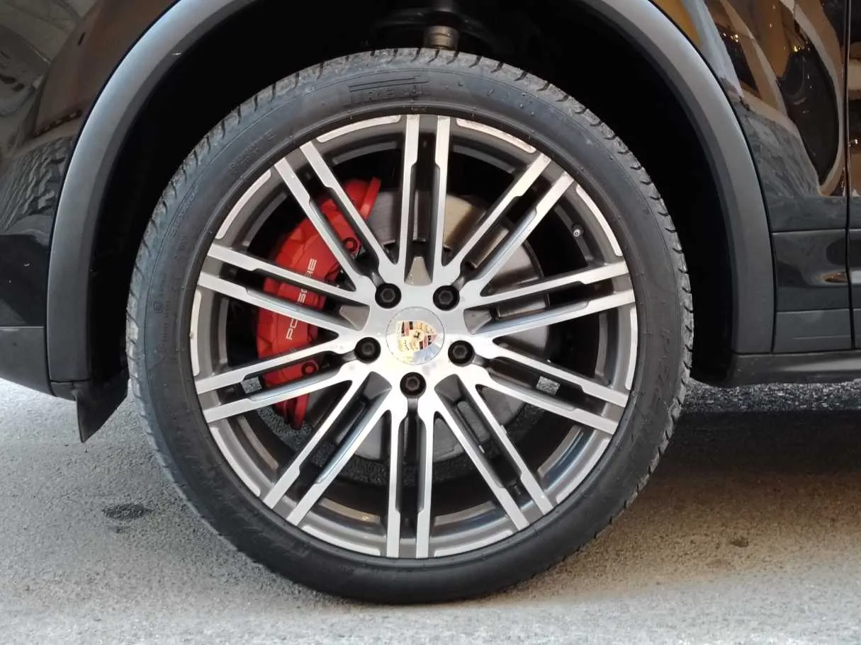 Car image 10