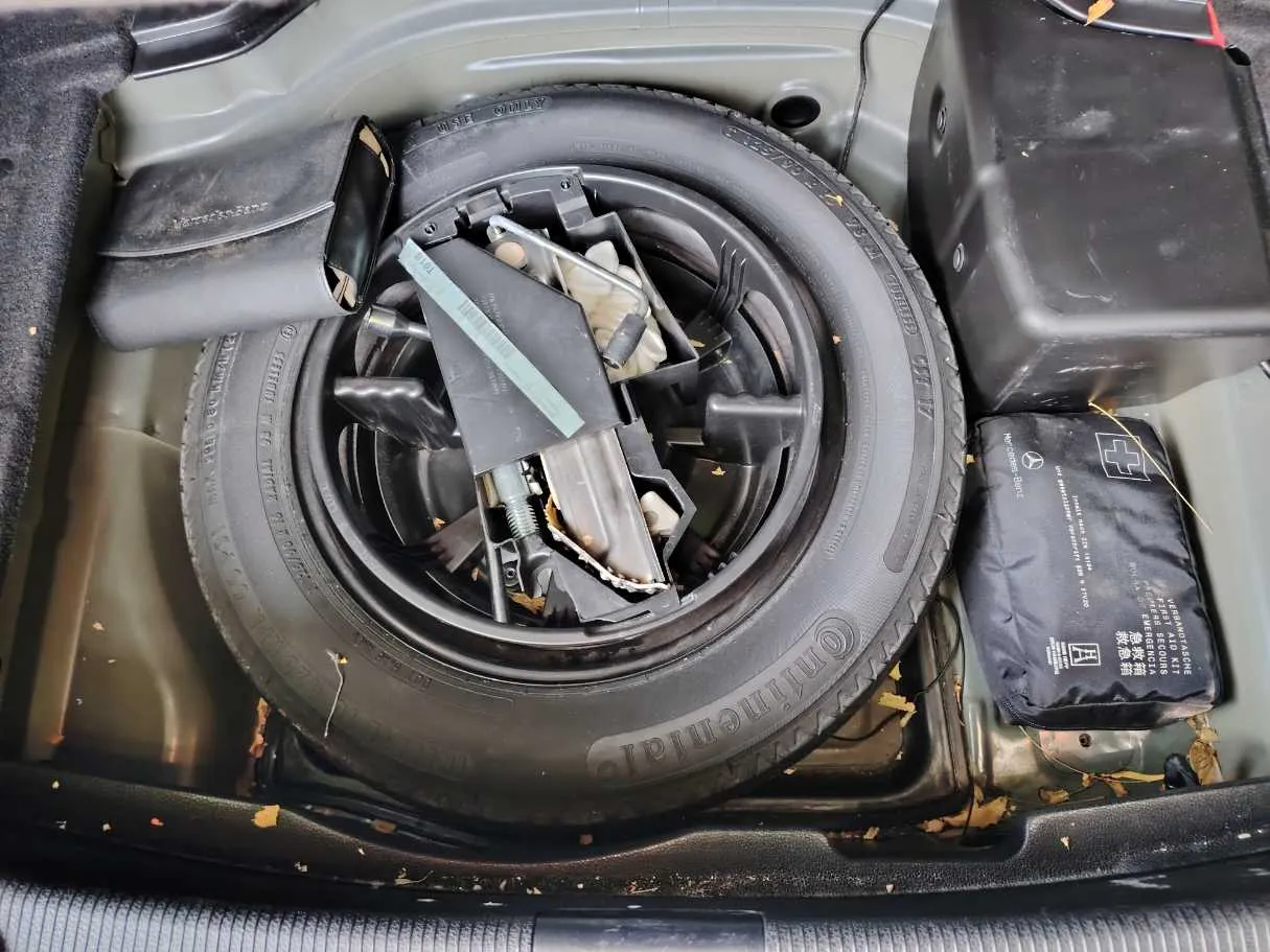 Car image 21