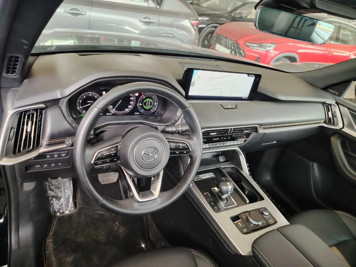 Car image 18