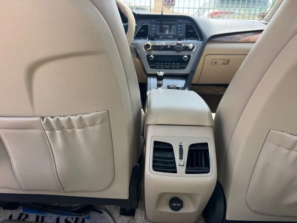 Car image 20