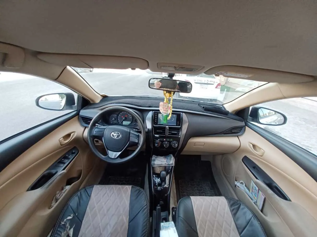 Car image 12