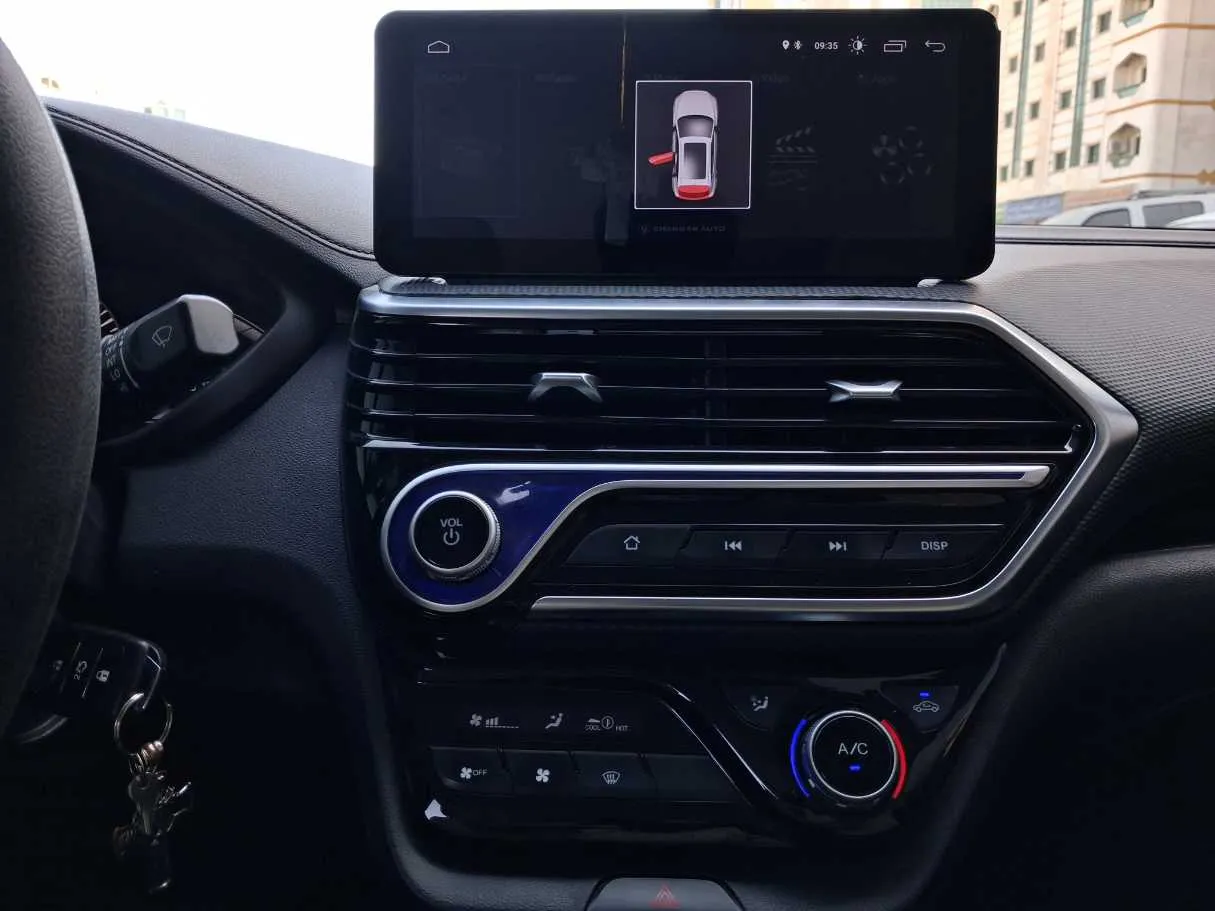 Car image 14