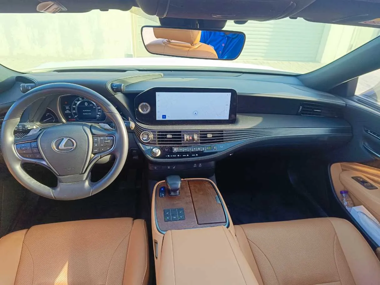 Car image 26