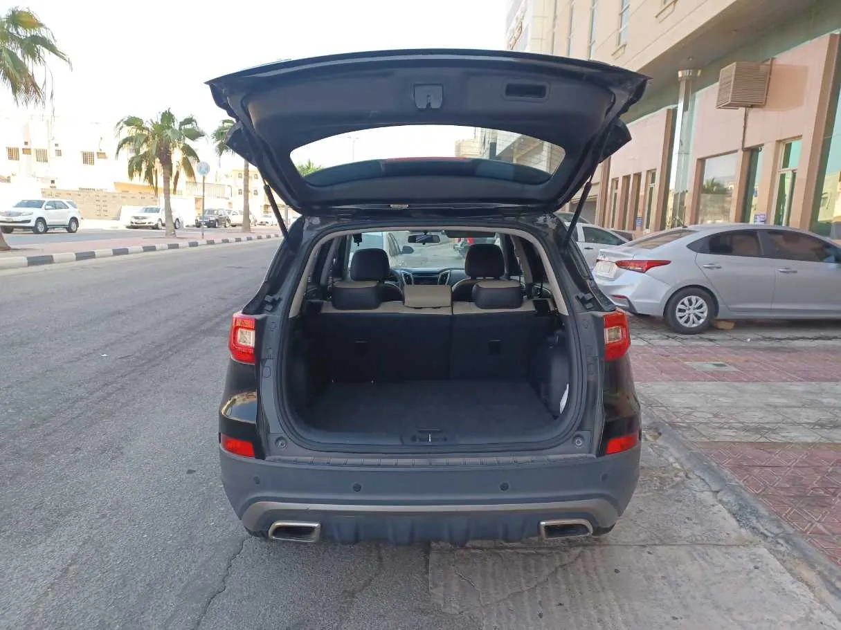 Car image 19