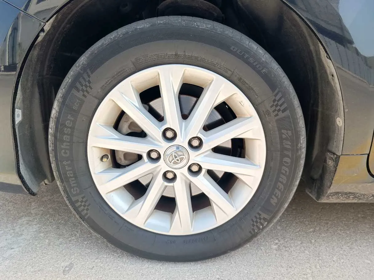 Car image 10