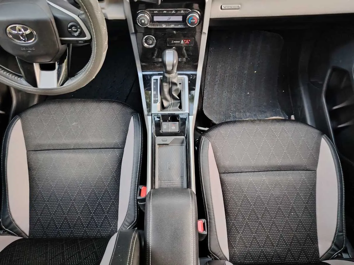 Car image 19