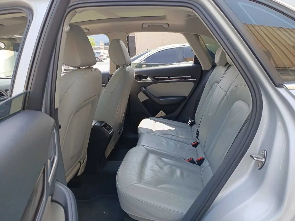 Car image 13