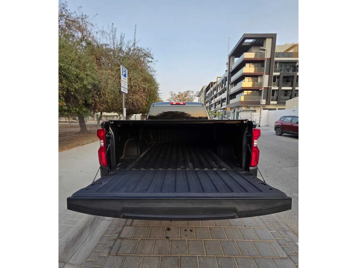 Car image 25