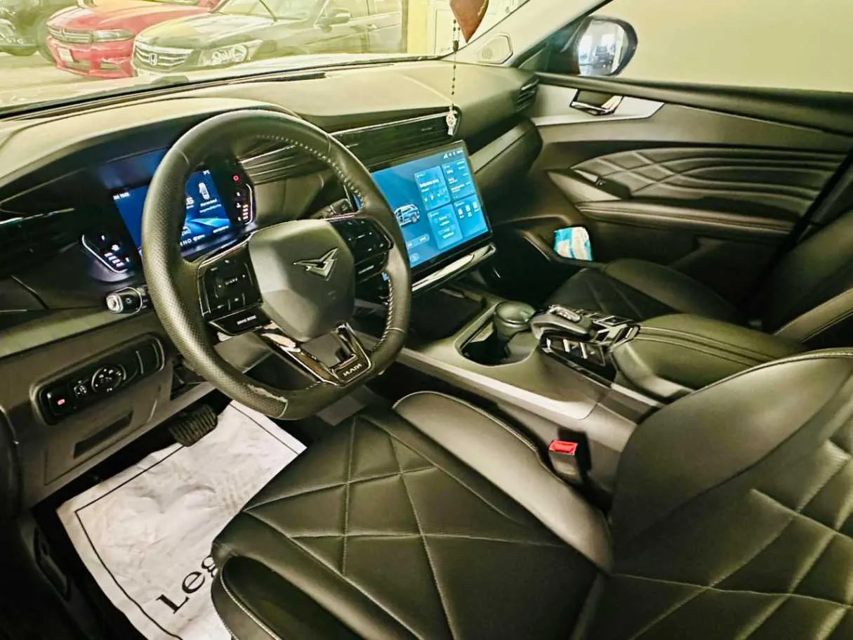 Car image 8