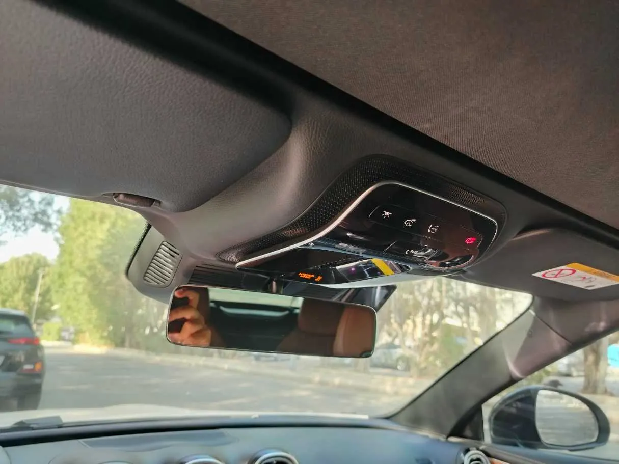 Car image 30