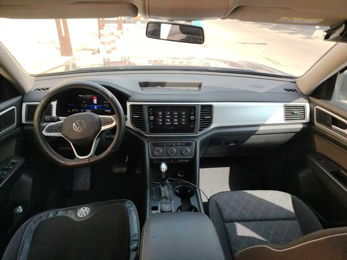 Car image 23