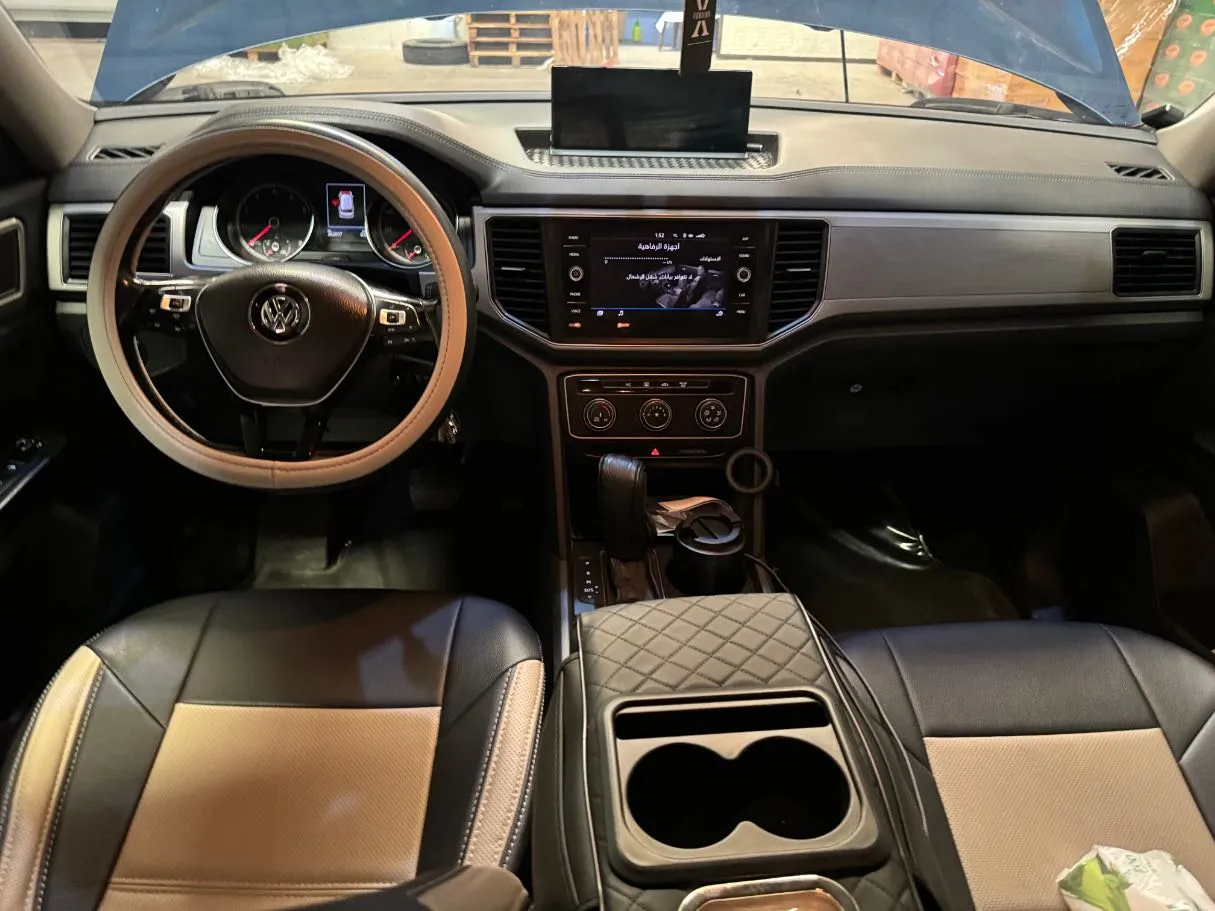 Car image 17