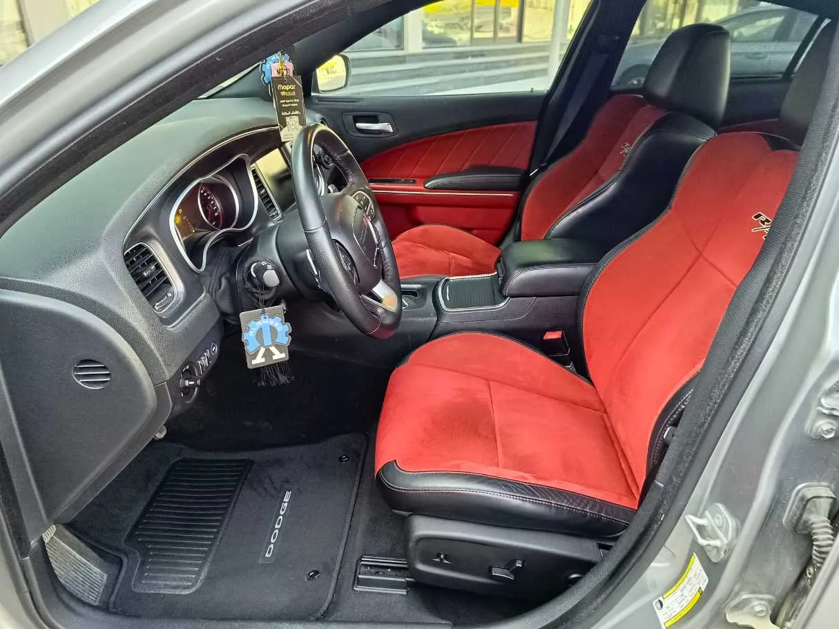 Car image 14