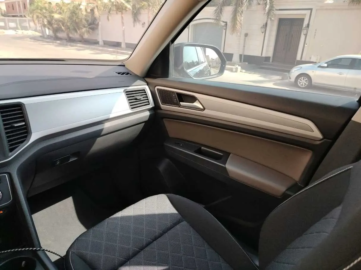 Car image 43