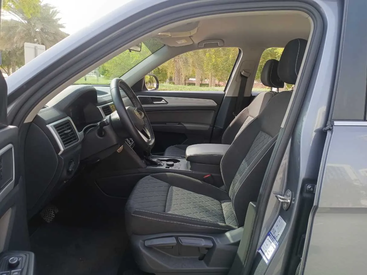 Car image 12