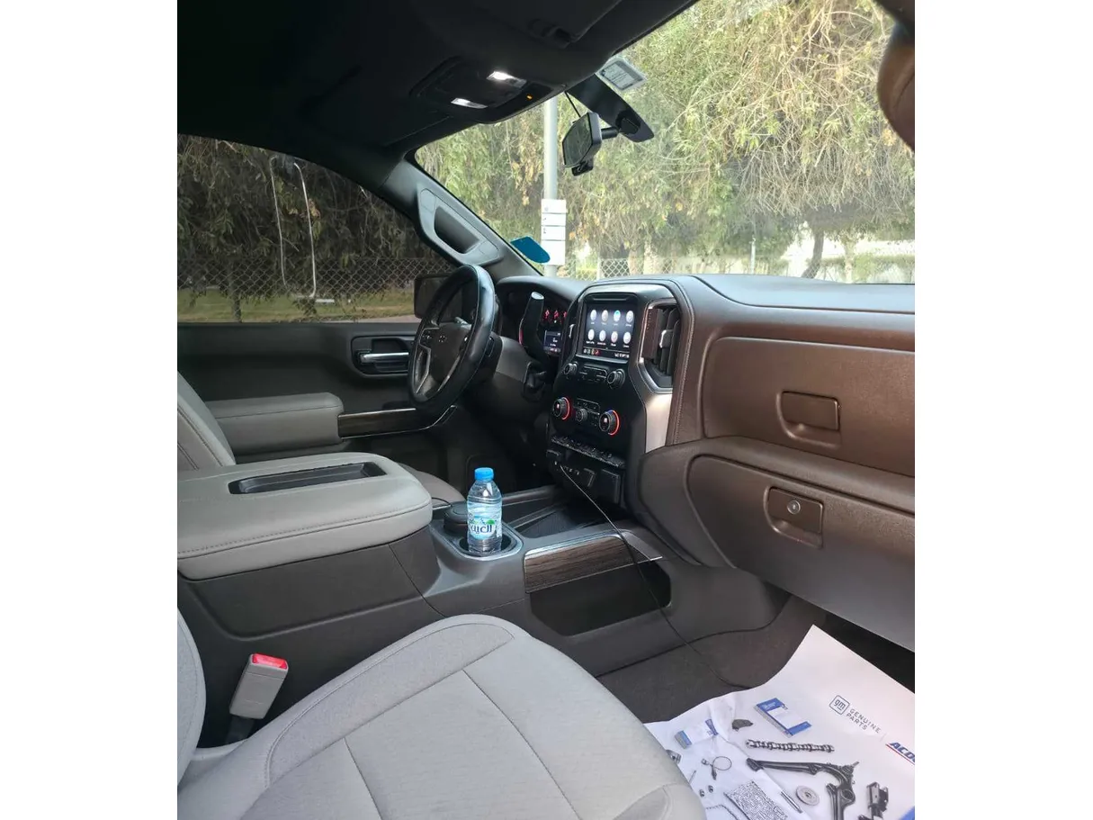 Car image 16