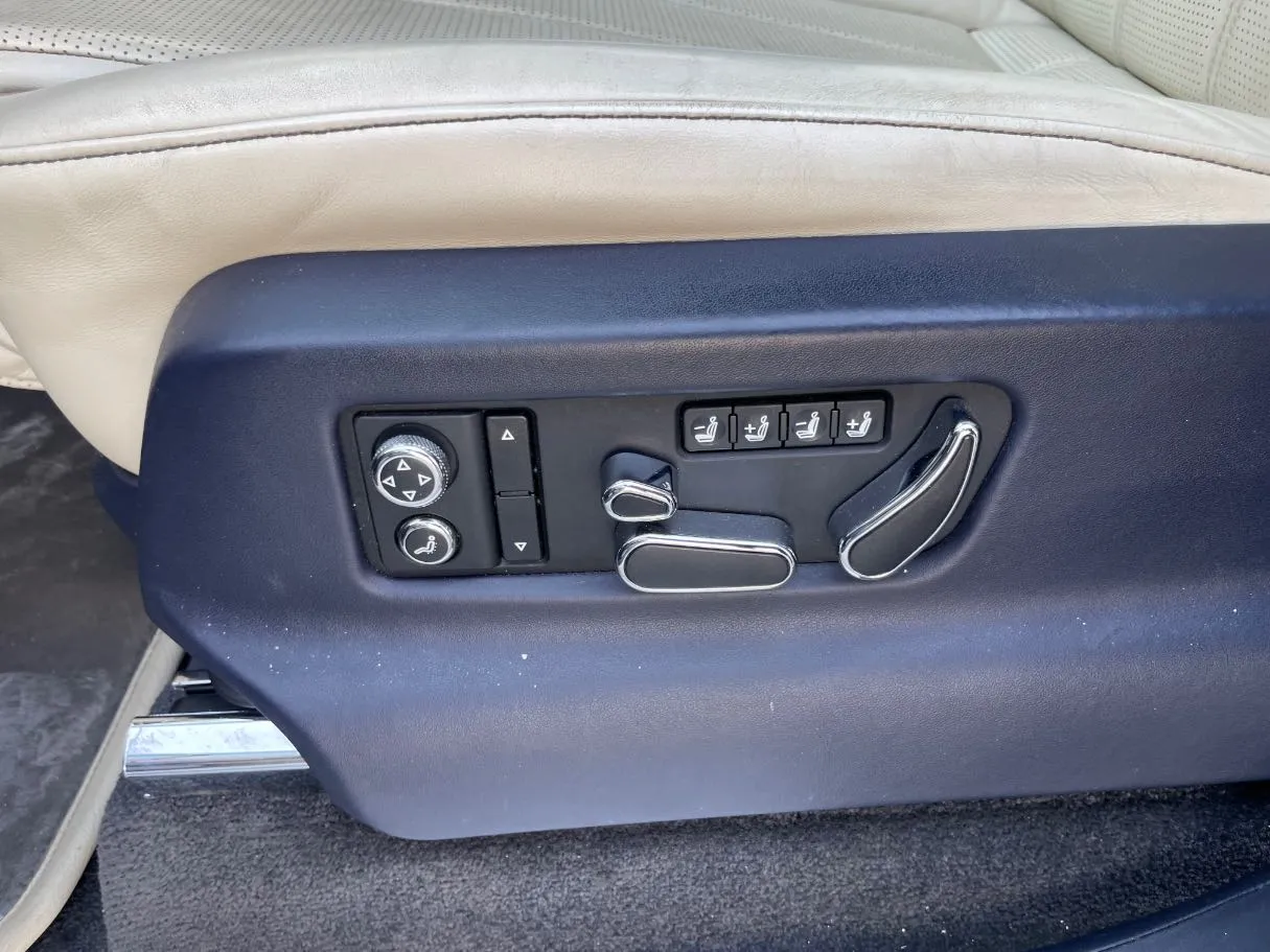 Car image 27