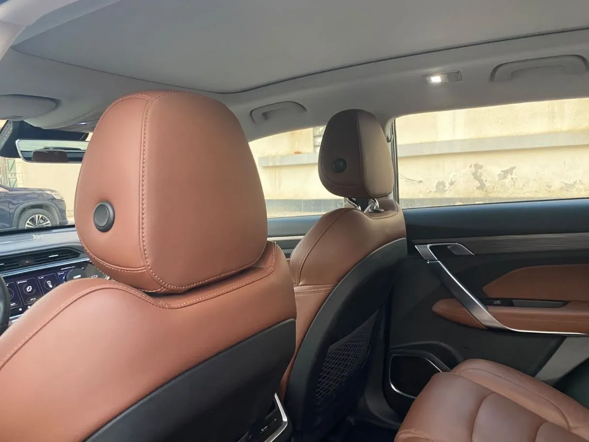 Car image 15